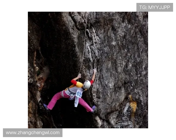 广州攀岩队的灵活性揭秘：挑战极限与团队协作的完美结合